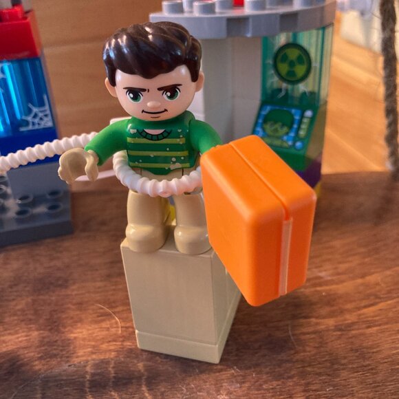 Preowned LEGO DUPLO 10876 Spider‑Man & Hulk Adventures – Complete - Picture 4 of 5